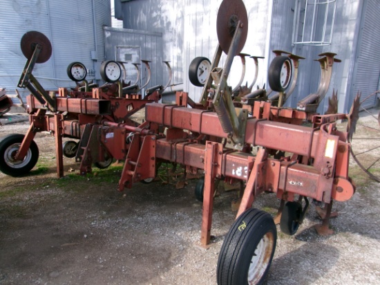 Ih 183 Cultivator