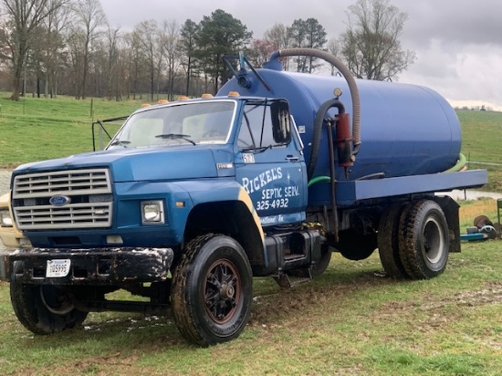1985 Ford F800 Truck