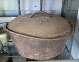 Cast Iron Dutch Oven w/Lid