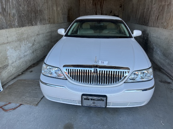 2003 Lincoln Town Car