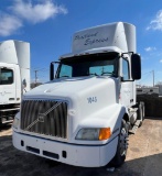 2000 Volvo Day Cab Truck