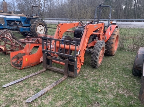 Kubota M7040 w/Loader