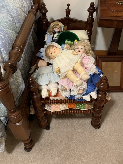 Doll Bed and Dolls