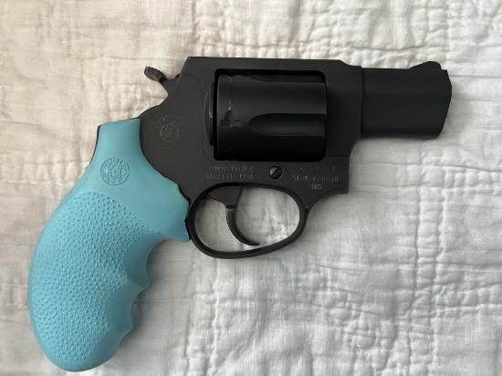 Taurus Model 605 Made in Brazil in Box and w/Extra Grip SN-KU24364