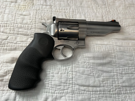Ruger Red Hawk 44 Mag in Case w/Extra Grip