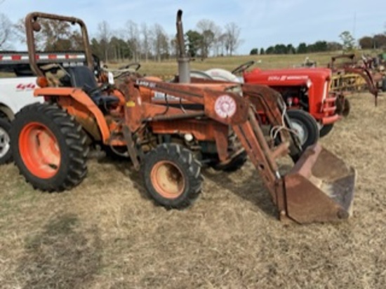 Kubota L2250 Tractor w/Bushhog Loader