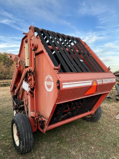 Hesston Rounder 5500 Hay Roller