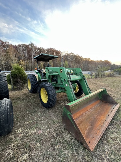 JD 6200 Tractor w/Loader
