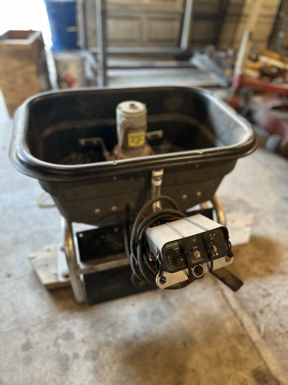 Spyker Electric Spreader w/Controls