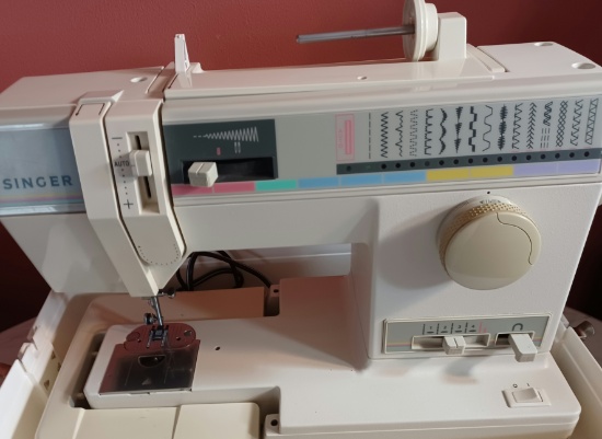 Singer Sewing Machine in Case