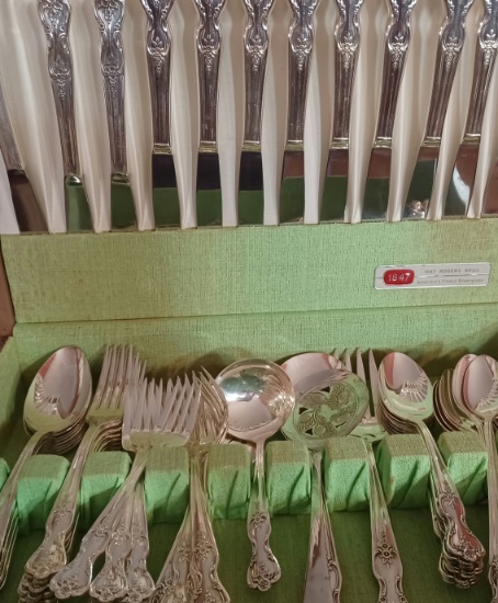 Roger Bros. in Case 1847 American Finest Silverplate Flatware