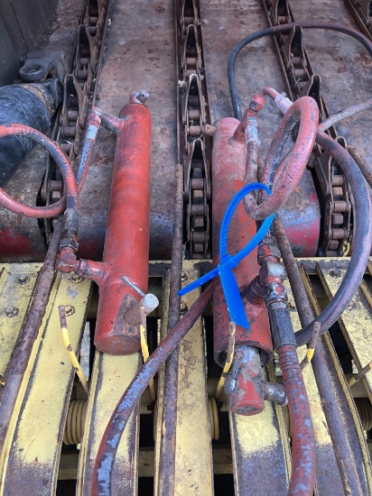 2 Hydraulic Cylinders