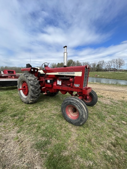 International Farmall 586 Tractor