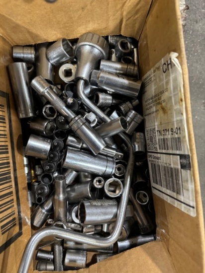 Assorted 3/8 Sockets w/Speed Wrench