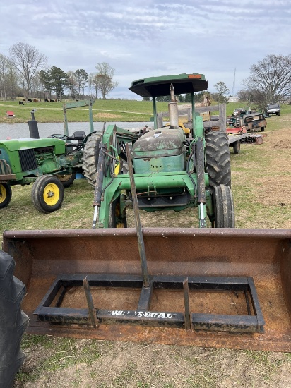 JD 2440 Tractor w/Loader Bucket and Hayspear