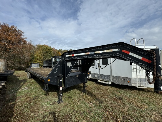 32' PJ Gooseneck Trailer