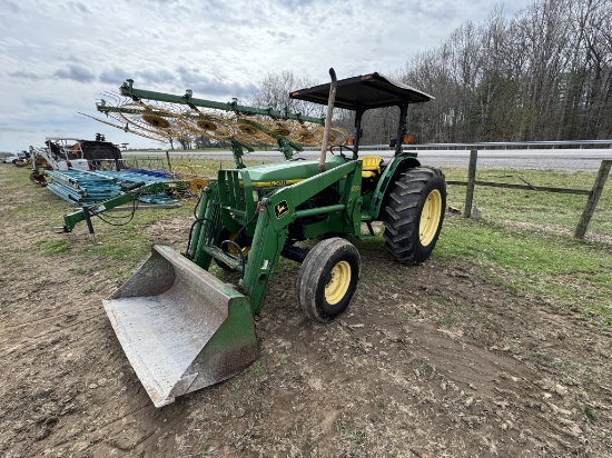 JD 5300 Tractor w/JD520 Loader