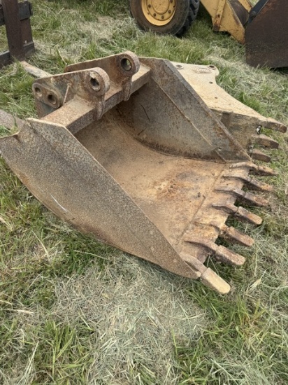 32" Backhoe Bucket