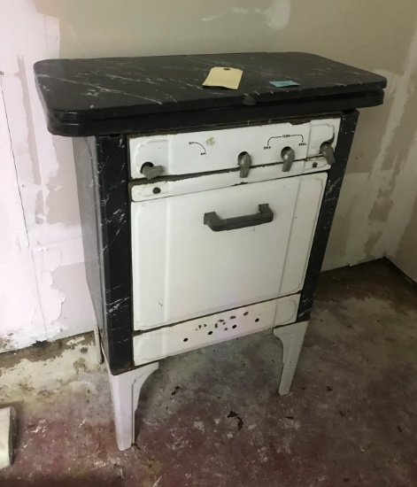 Antique gas stove/oven      no model or id on unit