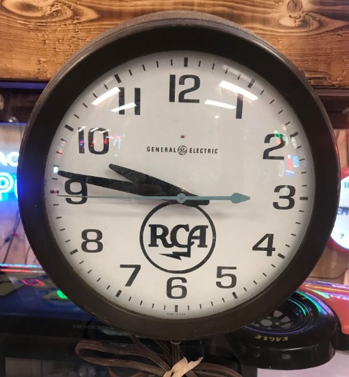 RCA Electric Clock   9" Dia.