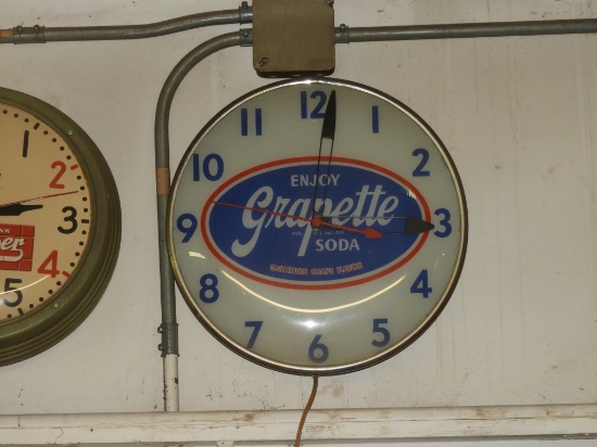 Grapette pam clock
