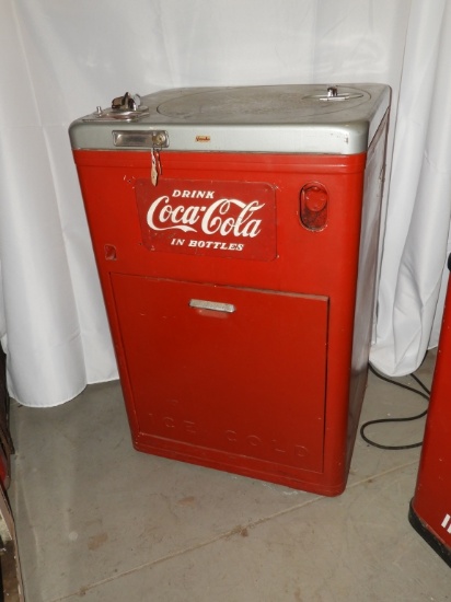 Vendo 23 Deluxe Drink Coca-Cola pop machine