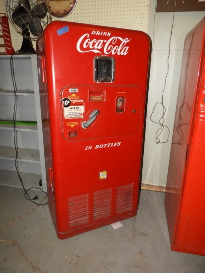 VMC 33 Drink Coca-Cola pop machine