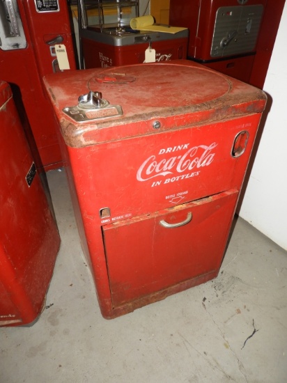 Vendo 23 Drink Coca-Cola pop machine