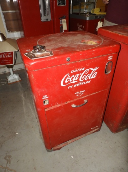 Vendo 23 Drink Coca-Cola pop machine
