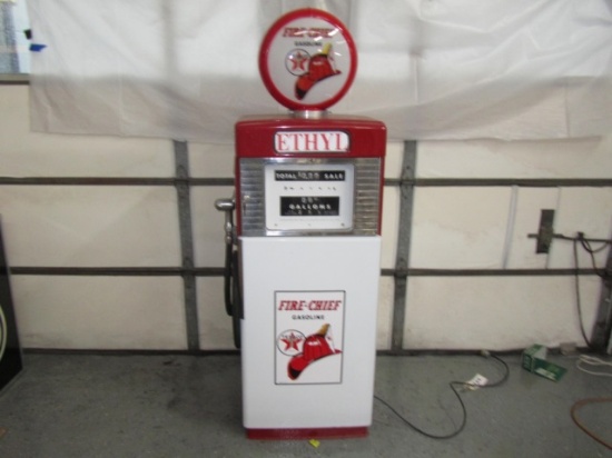 Wayne 605 gas pump restored in Texaco Fire Chief