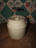 Lidded crock w/ wire bale, 9