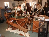 Large primitive spinning wheel, good condition 61