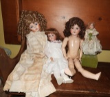 Group of 4 dolls, 1 composite body