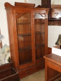 Oak display cabinet, 2 glass doors, 2 lower drawer