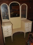 Ladies dresser, 8 drawers, 3 mirrors, 68