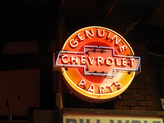 Decorator Chevrolet Genuine Parts neon