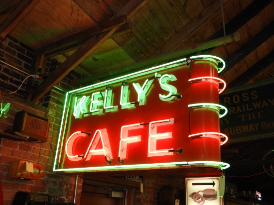 Kelly's Café DS neon sign