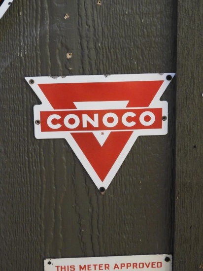 Conoco triangle porcelain pump plate, 9"x8"