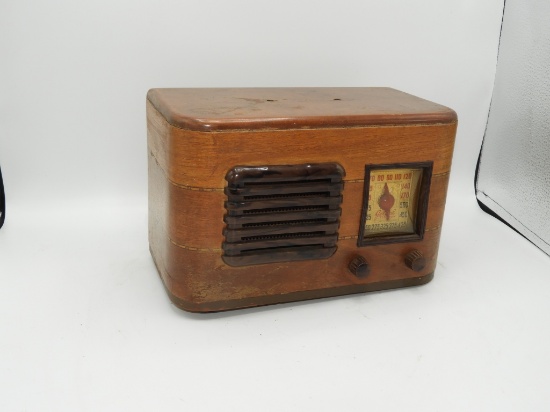 General Television mdl 3A5 wood case radio