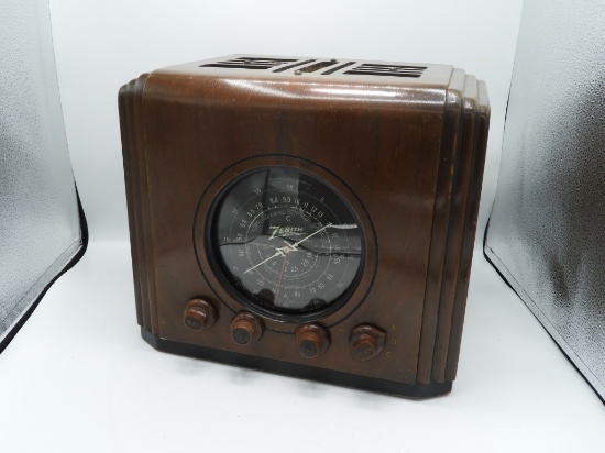 Zenith wood case vintage radio, standard broadcast