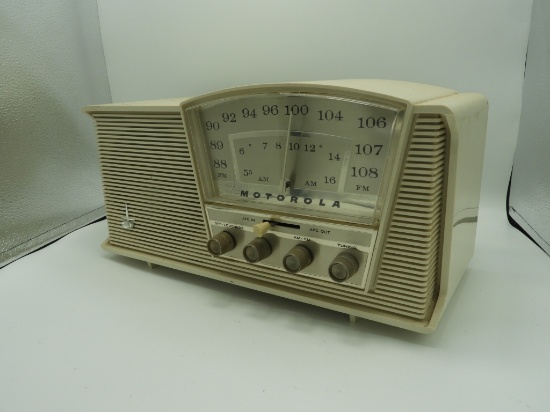 Motorola vintage AM/FM radio 15"x8"