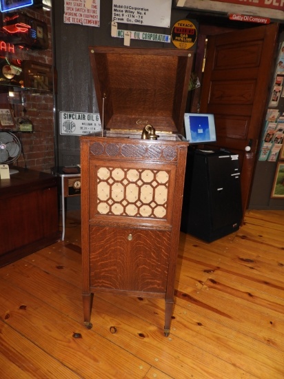 Edison crank Victrola, tiger oak cabinet
