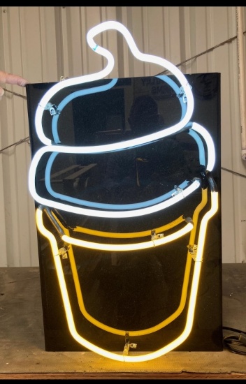 Ice Cream Cone neon, 25"x15"