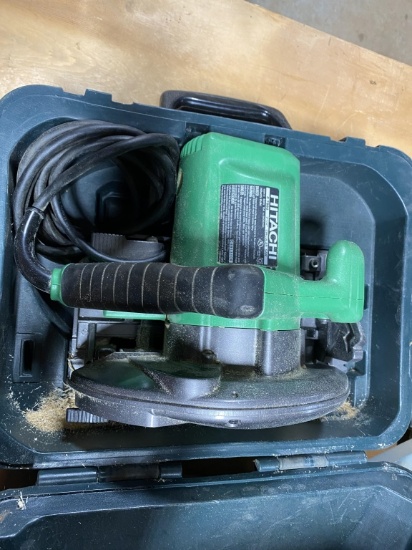 Hitachi 7 1/4" circular saw in case