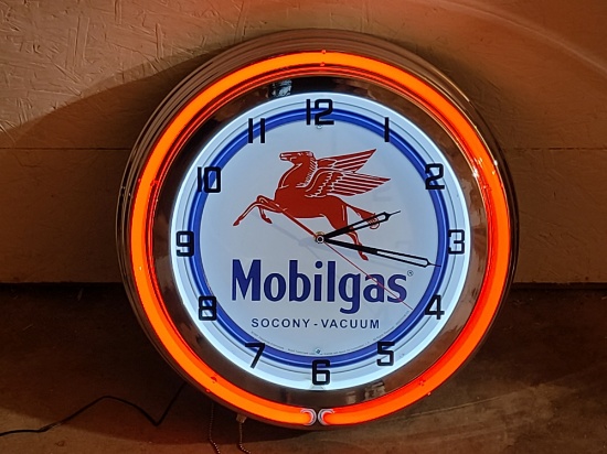 Mobilgas Neon Clock