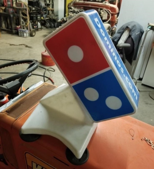 Dominos magnetic delivery sign