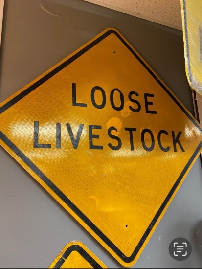 Loose Livestock highway sign, 41"x41"
