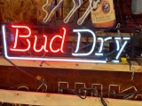 Bud Dry neon, 9
