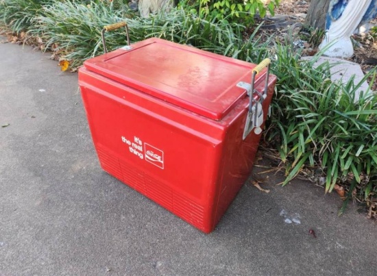 It's the Real Thing antique Coca-Cola metal cooler