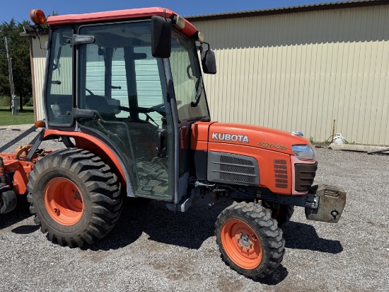 Kubota B3030 cab tractor, MFWD HST